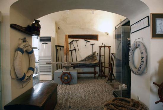 Santorini Tour - Prehistoric Museum &amp; Oia Town  