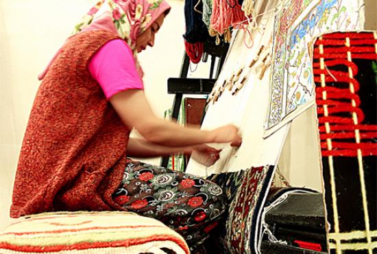 kusadasi_selcuk_carpet_making.jpg