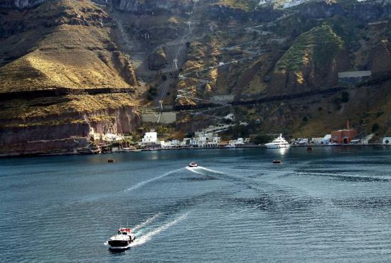 santorini_view_of_harbor.jpg