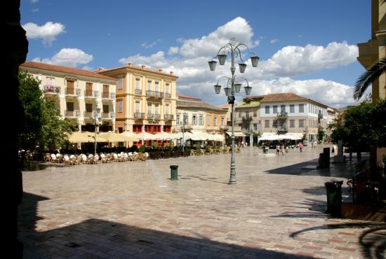 nafplion_plein_met_vele_cafe_s.jpg