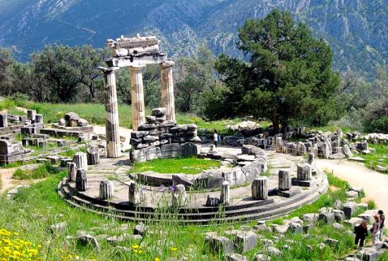 Itea, tour to Osios Loukas Monastery and Delphi