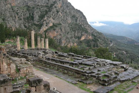 Itea, tour to Osios Loukas Monastery and Delphi