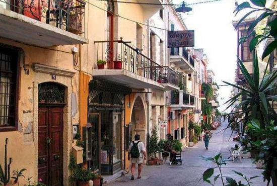 Excursion to Venizelos Tombs, Therissos – Chania city 