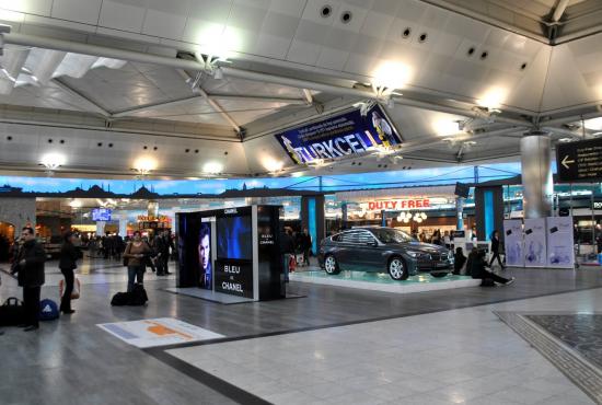 2011.1.13_international_terminal_ataturk_havalimani_airport_istanbul_turkey_1.jpg