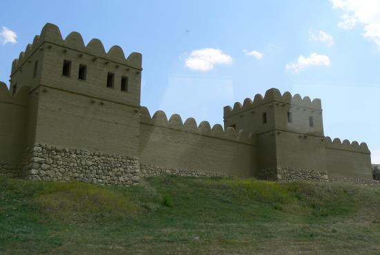 hattusa_reconstructed_wall.jpg