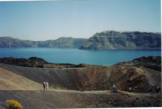 Tour by boat to the Volcano & Hot Springs of Santorini