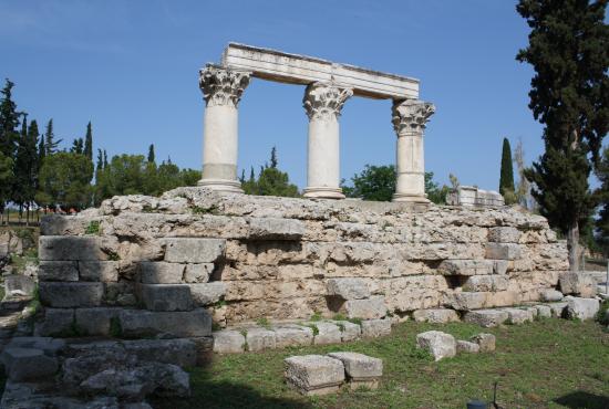 Tour from Piraeus to Ancient Corinth with photo stop in Corinth Canal