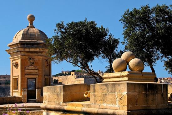 Tour to Gardjola Gardens and Birgu