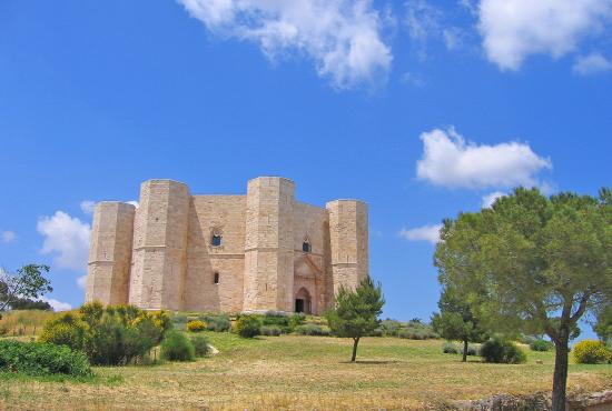 Mysterious Castle del Monte Tour