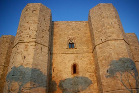 Mysterious Castle del Monte Tour