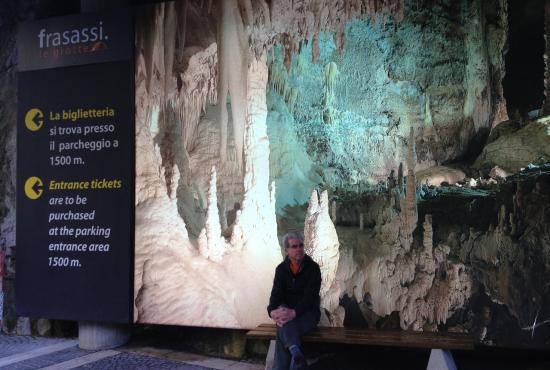 Tour to Frasassi Caves