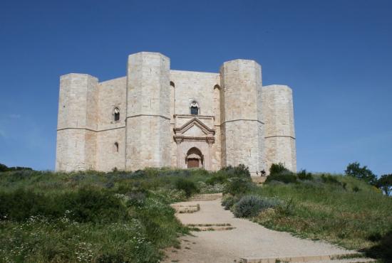 Mysterious Castle del Monte Tour