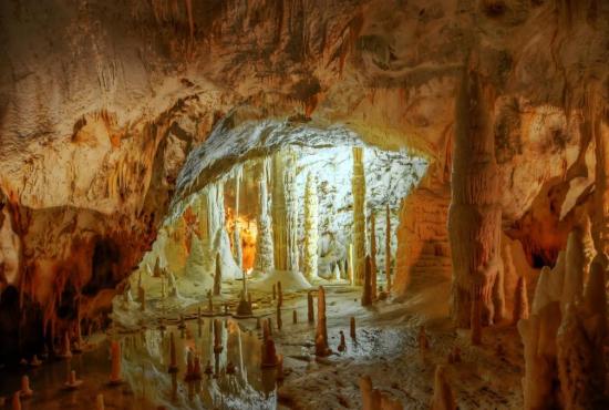 Tour to Frasassi Caves