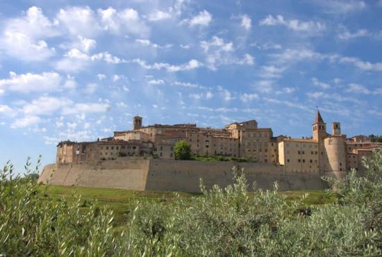 San Gimignano and Volterra with Farmhouse