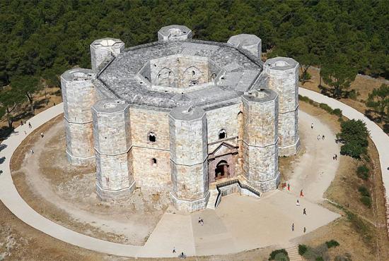 Mysterious Castle del Monte Tour