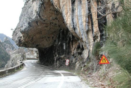 GLORY OF THE PAST  Tour from Kalamata through Mount Taygetos to Mystras &amp; Sparta 