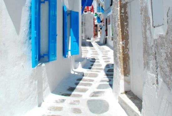 greece-cyclades-mykonos-003-chora-alley.jpg