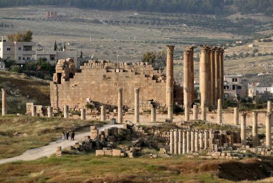 Jerash_-_Temple_of_Artemis.jpg