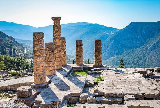 Delphi_Temple_of_Apollo.jpg