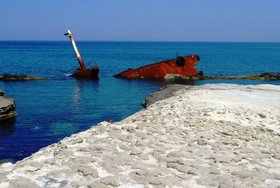 shipwreck milos.jpg